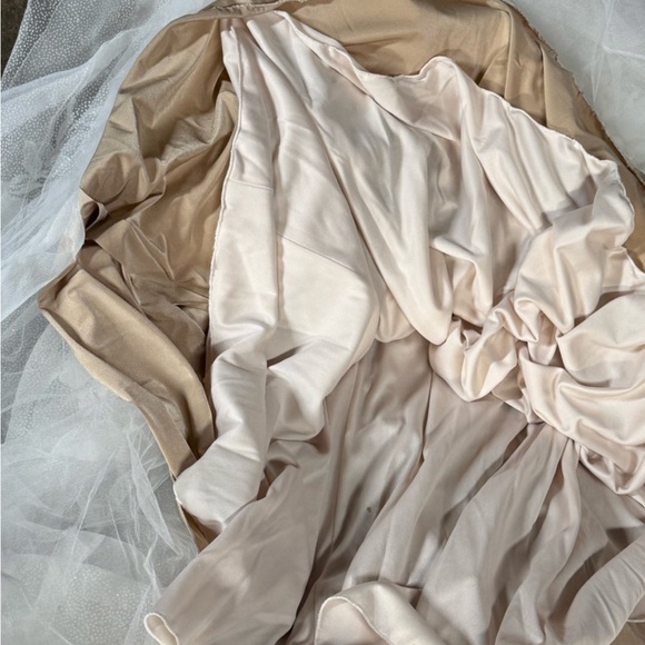 Essense if Australia, Cathedral Train Lace  Wedding Gown - Picture 7 of 12